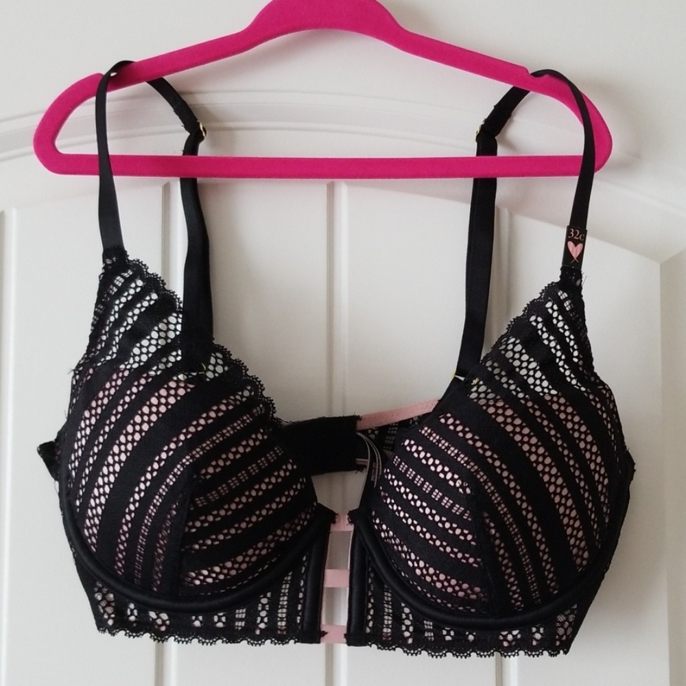 Victoria's Secret Lace Lightly Lined Plunge Bra 32C NWT